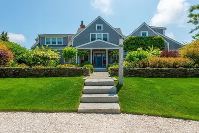 Image de Dionis 8-bedroom home with a pool and spa