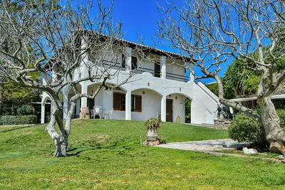 Image de Light-filled 2bd home with Garden near the Beach