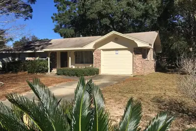 Image de Pensacola Charmer! ! 3-bedroom house with Ac and WiFi in fabulous Pensacola!