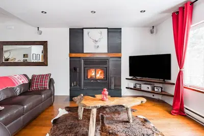Image de Caribou Lodge | Tremblant | Hot Tub | Pool Table