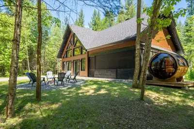 Image de L'Aventurière | River & Kayaks | Hot Tub | Sauna