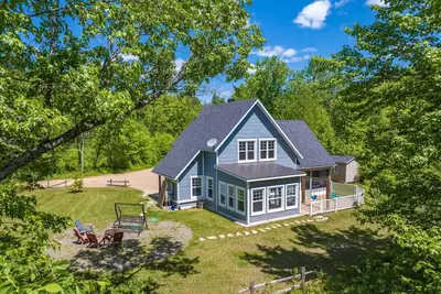 Image de L'Enchanteur |Hot Tub | River & Kayaks |Ev Charger