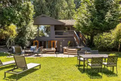 Image de Beautiful Oasis on Lake Washington and Seward Park! Pool and Hottub ⭐️