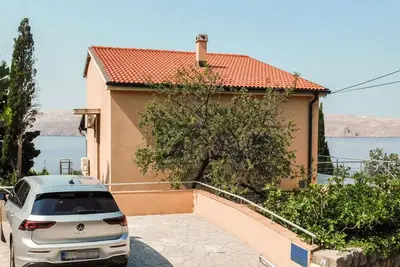 Image de Bel appartement à Karlobag avec WiFi