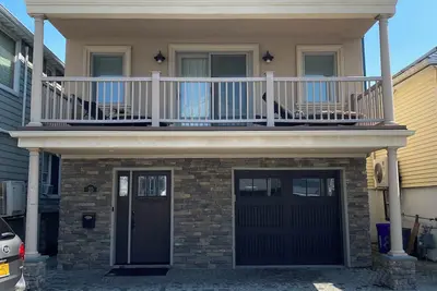 Image de Steps from the beach! Beautiful 3-bedroom house in Long Beach