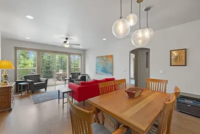 Image de New! Lilac Lodge - Retreat close to downtown and golf course