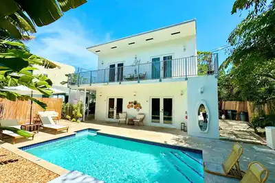 Image de Islands Inn on the Drive - Poolside Paradise Suite - A1