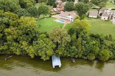 Image de Lake estate on Old Hickory with pool and hot tub, convenient to Nashville