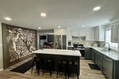 Image de Touchdown! 5-Star newly updated home w/ a short walk to historic Lambeau Field!