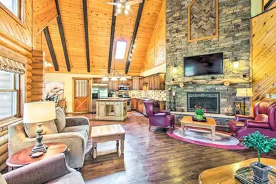 Rustic Pinetop Log Cabin w/ Fire Pit + Grill!