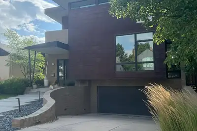 Image de Artistic and Modern 3-bedroom house with art studio and open creative space