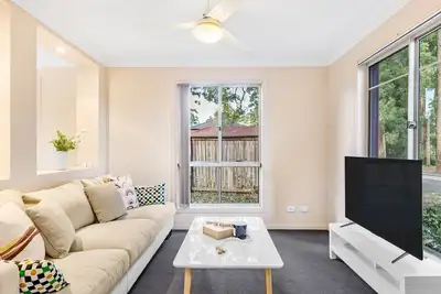 Image de Spacious 3-bed Retreat 1min to Mall @SunnybankHill