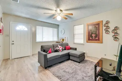 Image de Single-Story Brownsville Home ~ 2 Mi to Airport!
