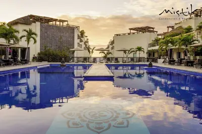 Image de Cozy 2-bedroom apartment partial ocean view in enjoyable Playa del Carmen