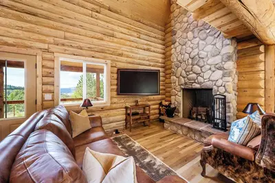Image de The Ranch at Lake Coeur d'Alene | Newly Built Log Cabin