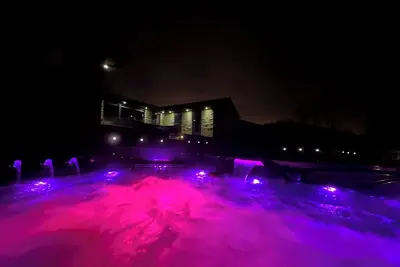 Image de Hilltop Retreat: Panoramic Views, Sunsets, Seclusion, Hot Tub, Fire Pit