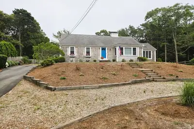 Image de Steps to Red River Beach!