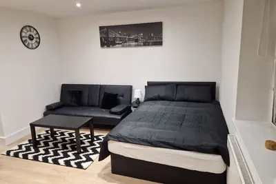 Image de Modern, stylish and homely studio Apt with separate kitchen and bathroom