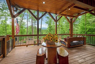 Image de Three Loves Cabin-Cherry Log Ga
