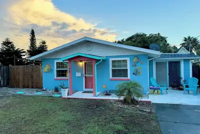 Image de Funky, Fabulous, & Hip Mcm Vibe Beach House~Walk to Beach~1 King Bed~2 Queen Bed