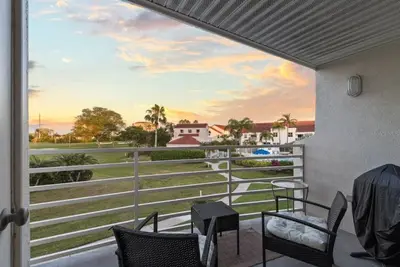 Image de Mermaid Drive: Vista Verde East 240