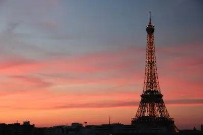 Image de Vue sur Tour Eiffel depuis votre lit