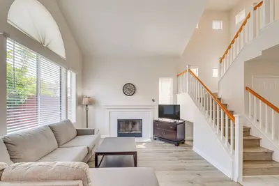 Image de Pet-Friendly Hawthorne Home: Patio & Fenced Yard!