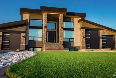 Image de \"Luxury Meets Nature: Trendy 2-Bedroom Studio in Scenic Oasis