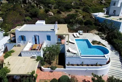 Image de Villa Azure: Luxury 3-Bedroom Seaside Villa Pool