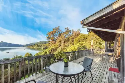 Moetapu Bay Bliss - Marlborough Sounds Retreat