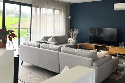Coastal Serenity - Langs Beach Holiday Home