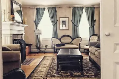 Image de Spacious Historic Home In Quiet River Village