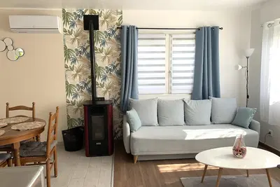 Maison Calme, Pêche, sécurisé. Wifi, MULTIMÉDIAS\n Climatisé, Animaux acceptés.