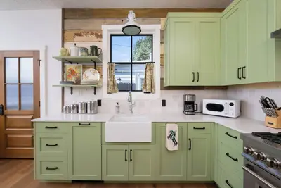 Image de Olive residence, located downtown between the Union Hotel and Bells restaurant.