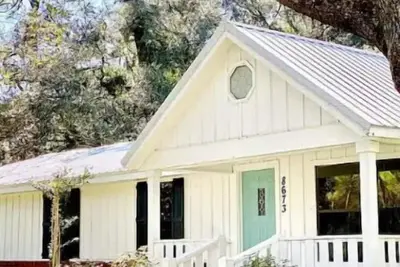 Image de Relaxing 4-bedroom house; 20 mins from springs in Live Oak on pond with fire pit