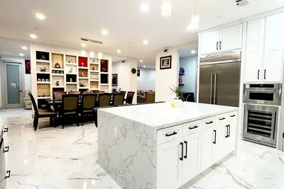 Image de Modern House, 6 Bedrooms- 9 beds, 6. 5 Smart Bathrooms, near Disney & Beach