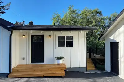 Charming 3-bedroom house in Puyallup with WiFi, Ac