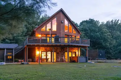 Image de Mountain Chalet with Hot Tub, Fireplaces, and Fire Pit