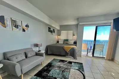 Image de 20th Floor Oceanfront Studio, King Bed