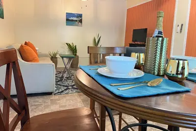 Image de Guest Suite 100 steps from the Ocean Solar powered