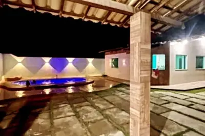Image de Casa top com Piscina a Menos de 100 Metros da Lagoa Azul