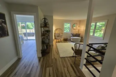 Image de \n Relax with family or friends at this quiet & clean country 3 bedroom home