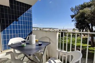 Image de Saint Georges de Didonne - Confort Simple pour cet Appartement face Ă la Plage