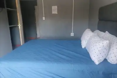 Monarca Inn - Gorgeous 10-bedroom apartment in Phuthaditjhaba Qwaqwa Makwane
