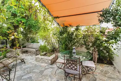 Image de Maison de vacances 'Maison Coeur De Ville Chez Diego' avec terrasse partagée, jardin privé et Wi-Fi