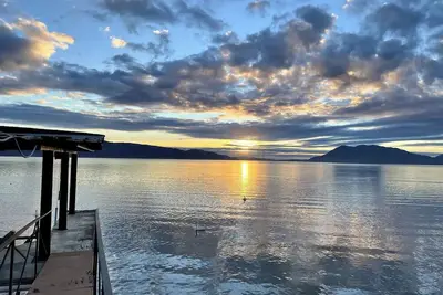 Image de Contemporary home - Sunrise Views - Private dock
