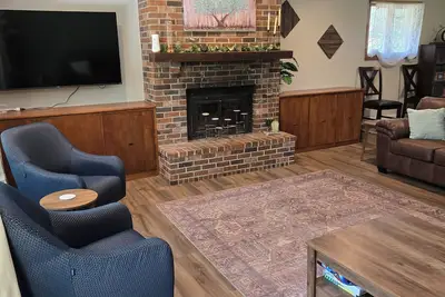 Image de Cozy 3-bedroom open floor plan house in charming Lincoln with WiFi, Ac,