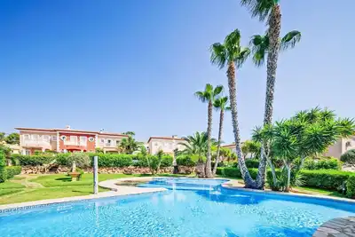 Image de Joli appartement dans une maison de vacances avec Wifi, piscine, climatisation, Tv et terrasse