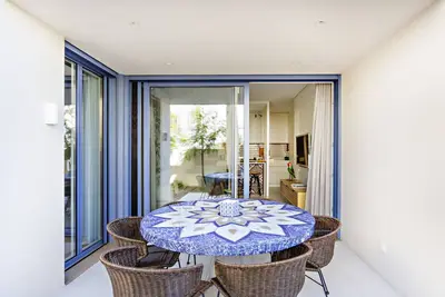 Image de Contemporain, avec patio et piscine