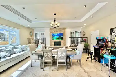 Image de Family Retreat - game room & basketball court in La Mesa